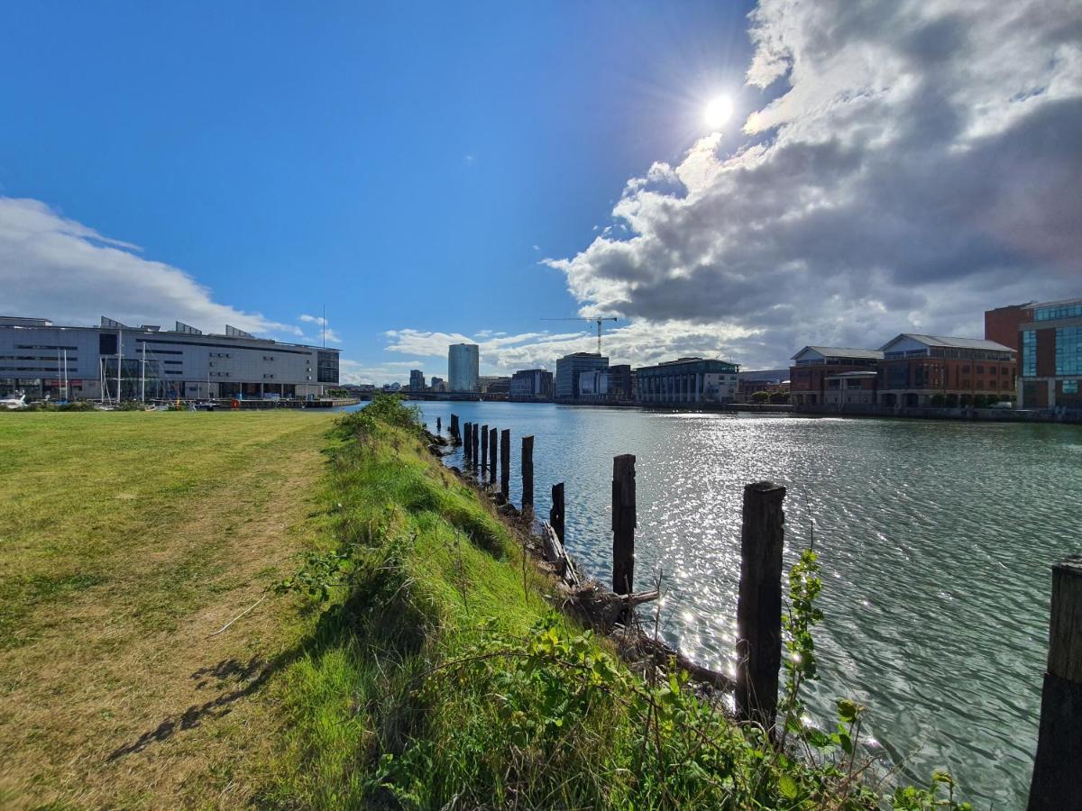 Luxury Apartment Marina Views At Titanic Quarter Belfast Exterior photo