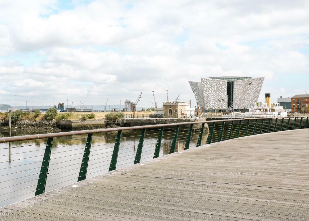 Luxury Apartment Marina Views At Titanic Quarter Belfast Exterior photo